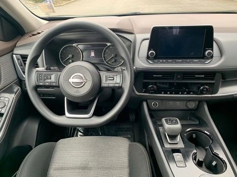 Used 2023 Nissan Rogue SV image 14