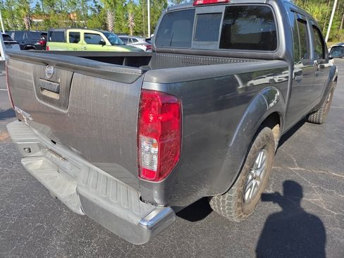 Used 2016 Nissan Frontier SV image 6