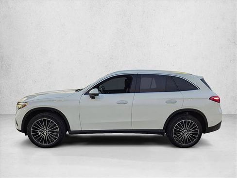 Used 2025 Mercedes-Benz GLC 300 image 5