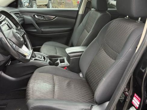 Used 2018 Nissan Rogue SV w/ Premium Package FWD image 9