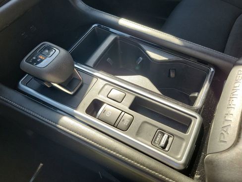 Used 2022 Nissan Pathfinder SV FWD image 16