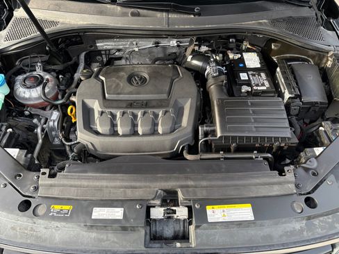 Certified 2022 Volkswagen Tiguan SE R-Line image 26