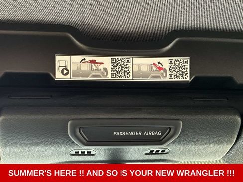 Used 2022 Jeep Wrangler Sport AWD/4WD image 37