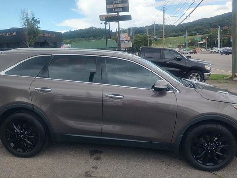Used 2020 Kia Sorento EX FWD image 2