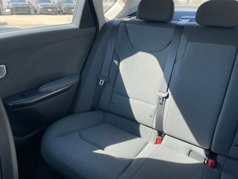 Used 2025 Kia K4 LXS image 78