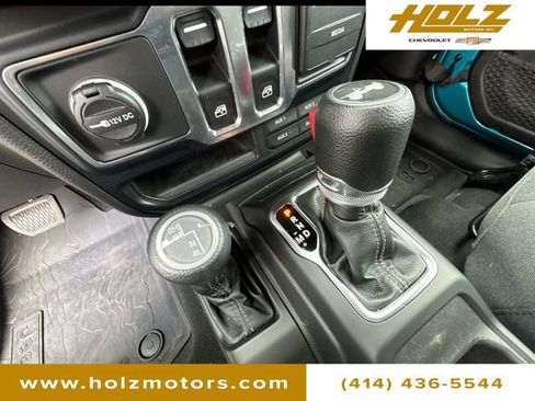 Used 2024 Jeep Wrangler Sport AWD/4WD image 16