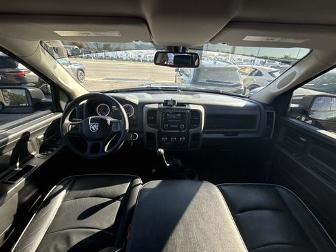 Used 2018 RAM 2500 Tradesman w/ Chrome Appearance Group image 17