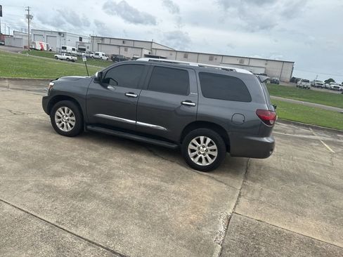 Used 2020 Toyota Sequoia Platinum AWD/4WD image 11