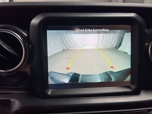 Used 2022 Jeep Wrangler Unlimited Sahara image 33