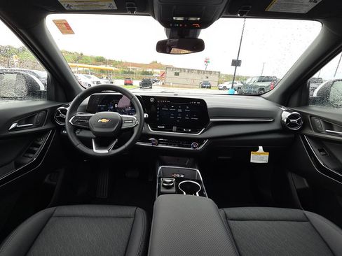 New 2026 Chevrolet Equinox LT w/ Convenience Package II FWD image 29