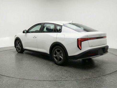 Used 2025 Kia K4 FWD image 6