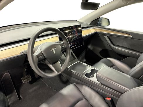 Certified 2023 Tesla Model Y Long Range AWD/4WD image 9