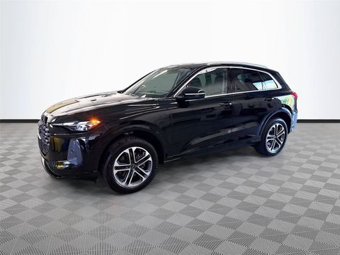 Used 2025 Audi Q5 Premium w/ Convenience Package AWD/4WD image 3