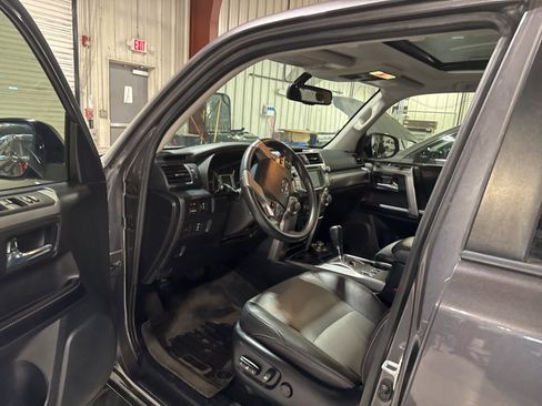 Used 2016 Toyota 4Runner SR5 image 12