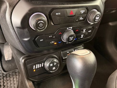 Certified 2023 Jeep Renegade Trailhawk image 32