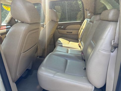 Used 2012 Chevrolet Avalanche LTZ image 19