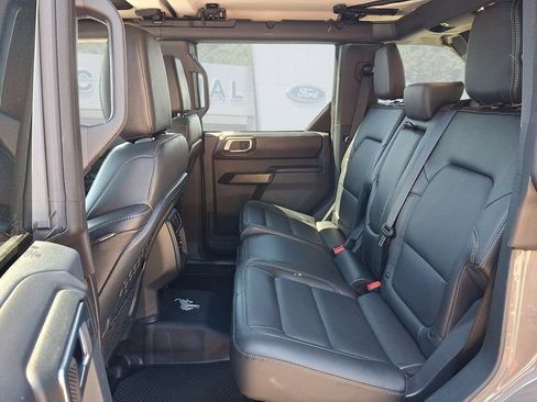 Used 2025 Ford Bronco Badlands AWD/4WD image 7
