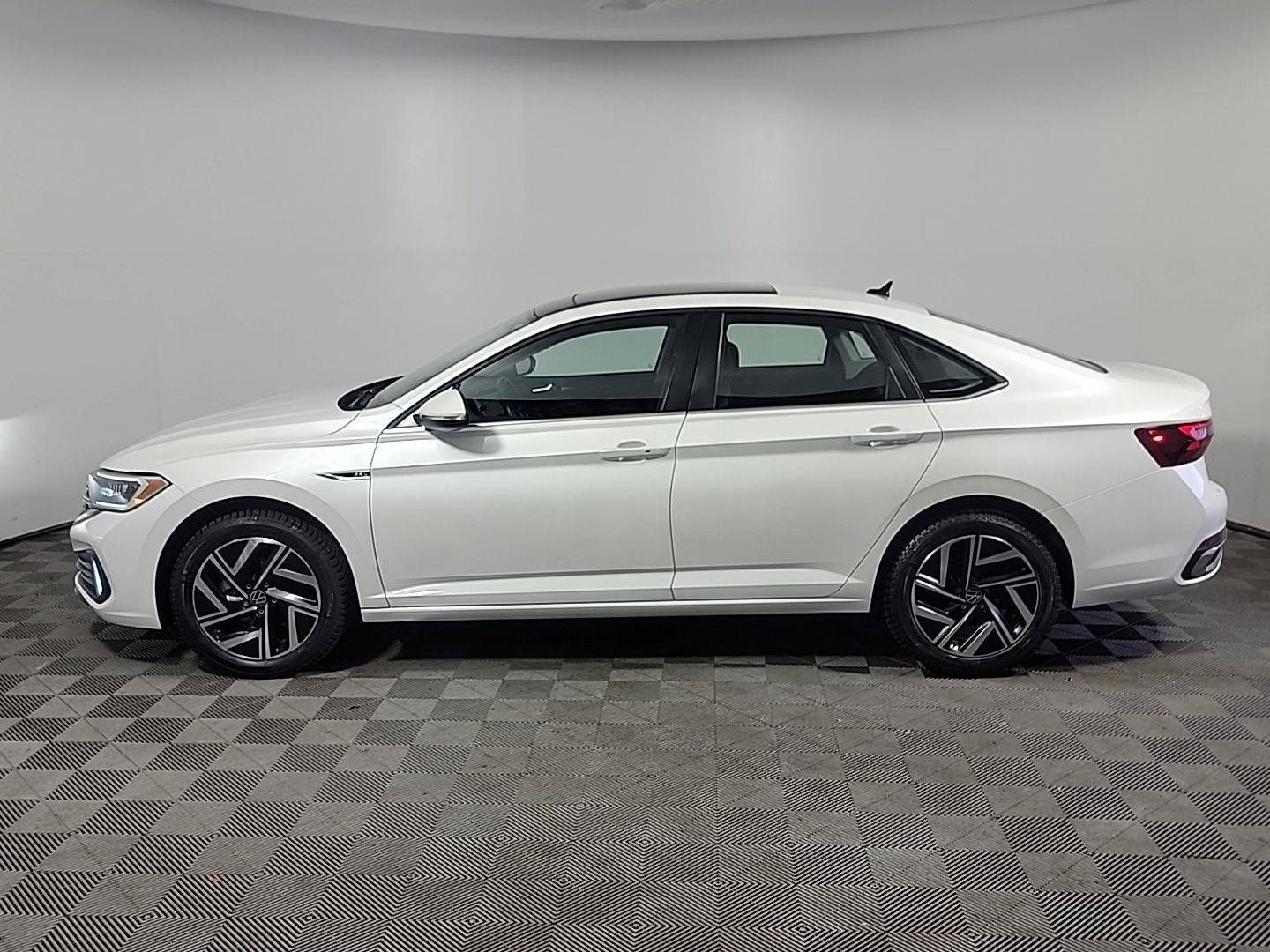 Used 2022 Volkswagen Jetta SEL FWD image 10