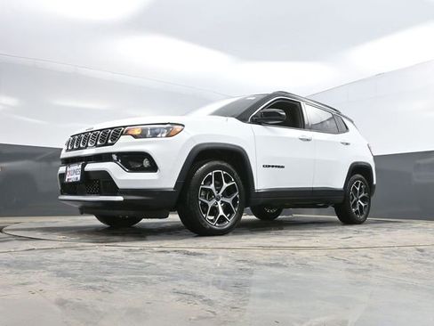 Used 2025 Jeep Compass Limited image 47