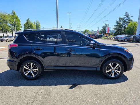 Used 2018 Toyota RAV4 XLE AWD/4WD image 6