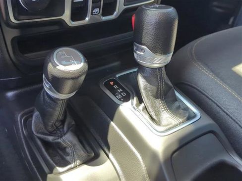 Used 2024 Jeep Gladiator Sport AWD/4WD image 24