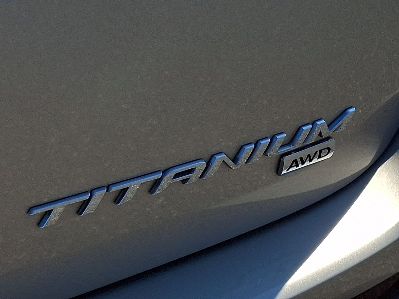 Used 2018 Ford Edge Titanium w/ Equipment Group 302A AWD/4WD image 34