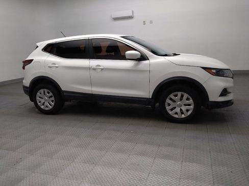 Used 2020 Nissan Rogue Sport S image 11
