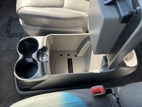 Used 2005 Toyota Sienna XLE image 13