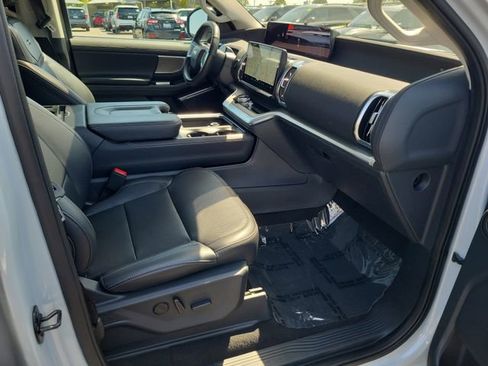 Certified 2025 Ford Expedition Platinum AWD/4WD image 19
