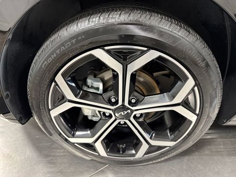 Certified 2023 Kia Niro SX Touring FWD image 2