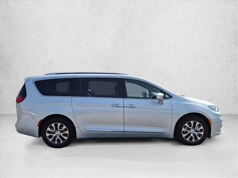 Used 2024 Chrysler Pacifica Pinnacle FWD image 4