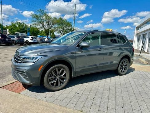 Used 2024 Volkswagen Tiguan SE AWD/4WD image 3