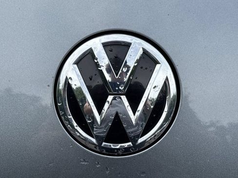 Used 2016 Volkswagen Beetle 1.8T Classic FWD image 9