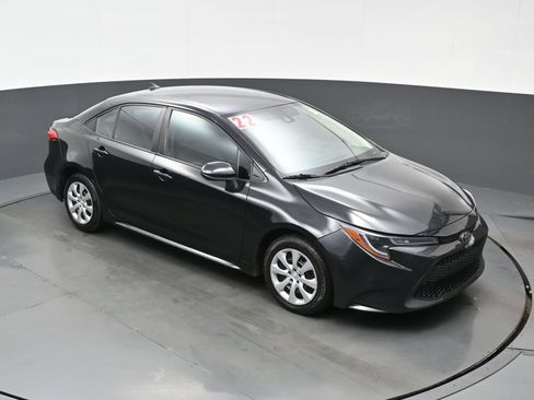 Used 2022 Toyota Corolla LE FWD image 31
