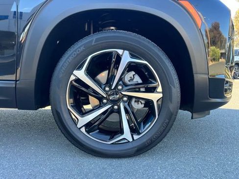Used 2023 Chevrolet TrailBlazer RS w/ Sun and Liftgate Package AWD/4WD image 4