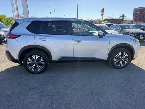 Used 2023 Nissan Rogue SV FWD image 4
