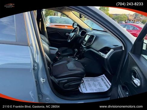 Used 2015 Jeep Cherokee Trailhawk w/ Comfort/Convenience Group image 19