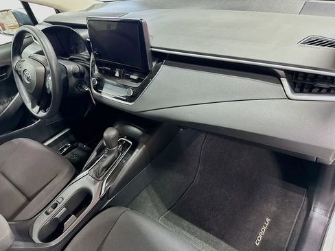 Used 2025 Toyota Corolla LE image 30