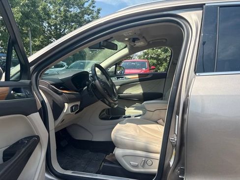 Used 2019 Lincoln MKC Select w/ Select Plus Package FWD image 8