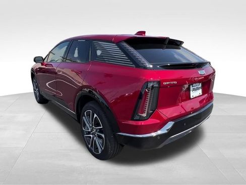 Certified 2025 Cadillac Optiq Sport 2 w/ LPO, Floor Liner Package AWD/4WD image 4