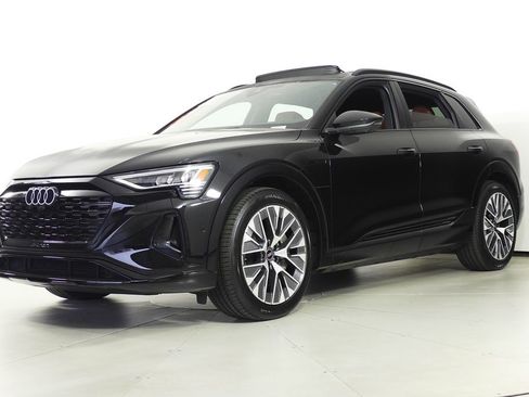 Used 2024 Audi Q8 e-tron Premium Plus w/ Premium Plus Package image 2