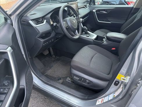 Used 2022 Toyota RAV4 XLE w/ XLE Grade Weather Package AWD/4WD image 5