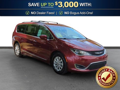 Used 2017 Chrysler Pacifica Touring-L FWD image 10