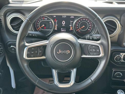 Used 2019 Jeep Wrangler Unlimited Sahara w/ Uconnect 4C Nav & Sound Group image 14