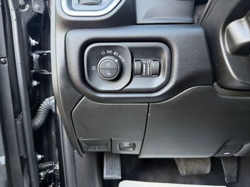 New 2025 RAM 2500 Laramie AWD/4WD image 18
