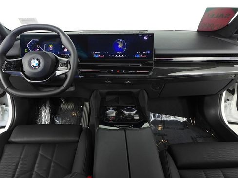 Used 2024 BMW 530i w/ Convenience Package RWD image 25