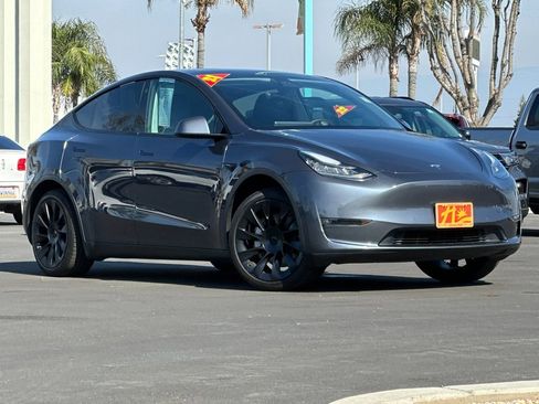 Used 2021 Tesla Model Y Standard Range image 2