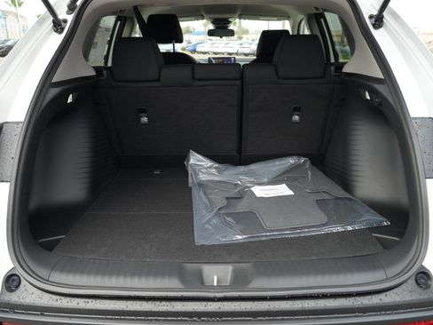 New 2026 Honda HR-V LX image 8