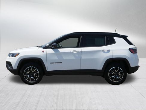 Used 2025 Jeep Compass Trailhawk AWD/4WD image 4