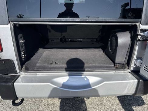 Used 2010 Jeep Wrangler Unlimited Sahara AWD/4WD image 12